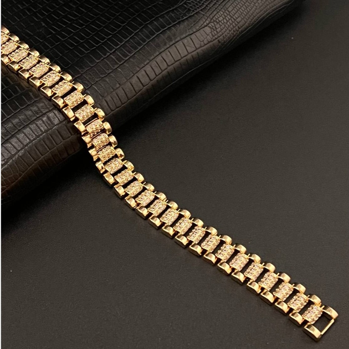 دستبند طرح جواهری زنانه طرح رولکس rolex نگین دار رنگ ثابت کد ki