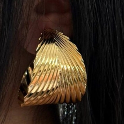 گوشواره آبکاری نقره زنانه طرح پر حلقه ای رنگ ثابت کد sm