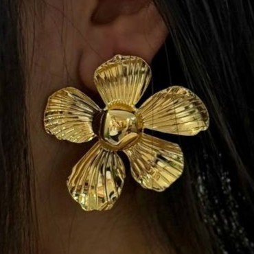 گوشواره آبکاری نقره زنانه طرح مینیمال گل 5 برگ رنگ ثابت کد sm