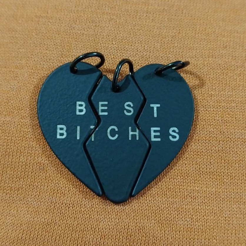 زنجیر و آویز پلاک استیل سه نفره دوستی BEST BITCHES رنگ ثابت کد as