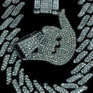 ست گردنبند و آویز پلاک و ساعت و دستبند کارتیر طرح دست فول نگین رنگ ثابت کد vn