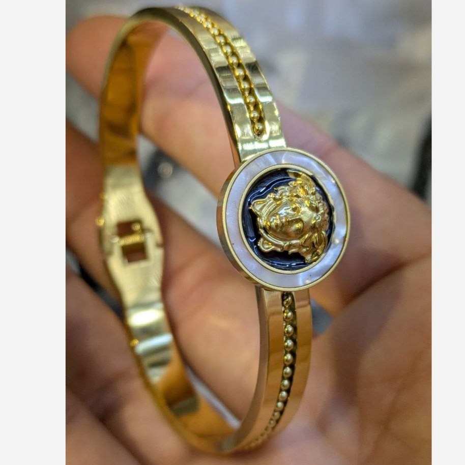 دستبند النگویی و بنگل استیل زنانه طرح ورساچ versace تنوع طرح رنگ ثابت کد sh