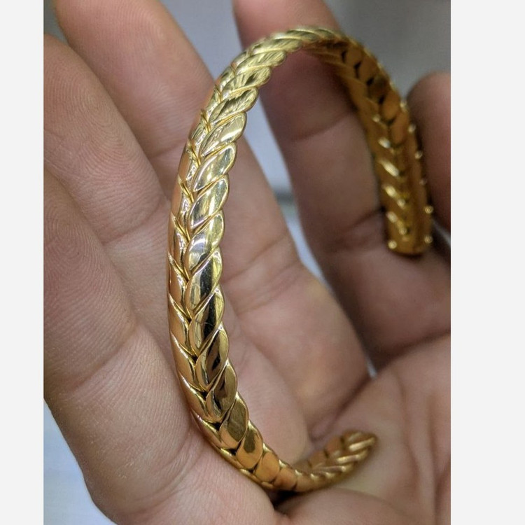 دستبند النگویی و بنگل استیل زنانه طرح فنری پیچ تنوع طرح رنگ ثابت کد sh