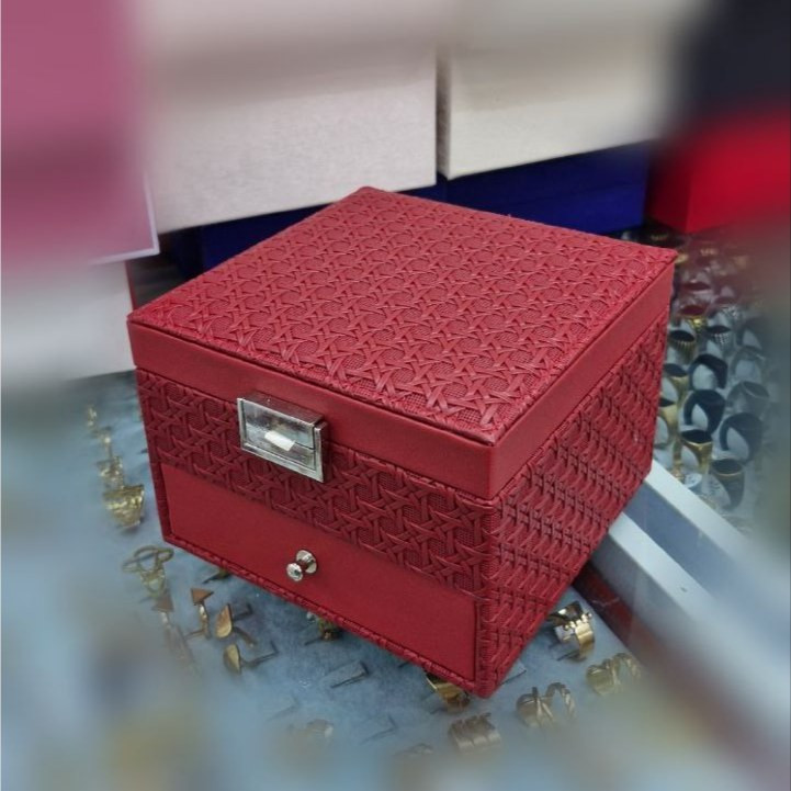 کیف و جعبه نظم دهنده بدلیجات چرمی دارای کشو موجود در4 رنگ کد mp