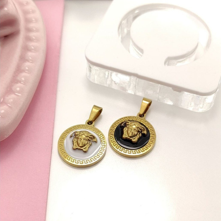 گردنبند و آویز پلاک استیل زنانه طرح ورساچ VERSACE رنگ ثابت کد mp