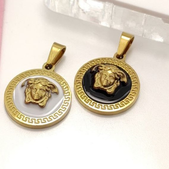 گردنبند و آویز پلاک استیل زنانه طرح ورساچ VERSACE رنگ ثابت کد mp