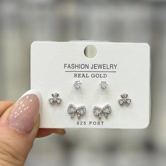 گوشواره طرح جواهری طرح لویی ویتون LVو حرف H و نگین سه جفتی تنوع طرح رنگ ثابت کد gy