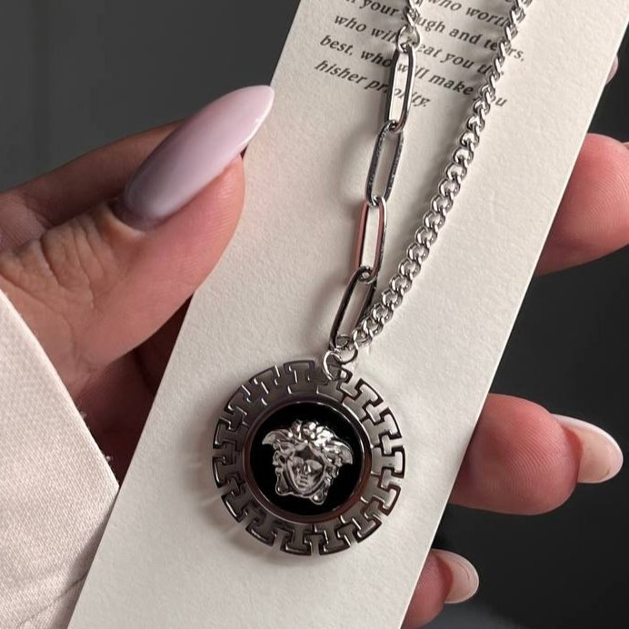 گردنبند و آویز پلاک استیل طرح دایره و بیضی آویز ورساچ VERSACE تنوع طرح رنگ ثابت