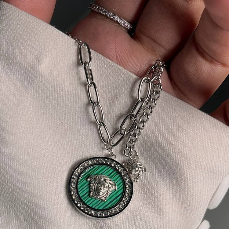 گردنبند و آویز پلاک استیل طرح قلبی ورساچ VERSACE تنوع طرح رنگ ثابت