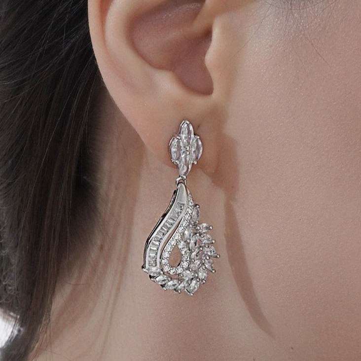 گوشواره جواهری MC jewelry زنانه و مجلسی تمام نگین کاری طرح دار رنگ ثابت آبکاری نقره کد mp
