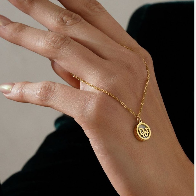 گردنبند و پلاک آویز استیل عیار316 طرح dior رنگ ثابت کد mp