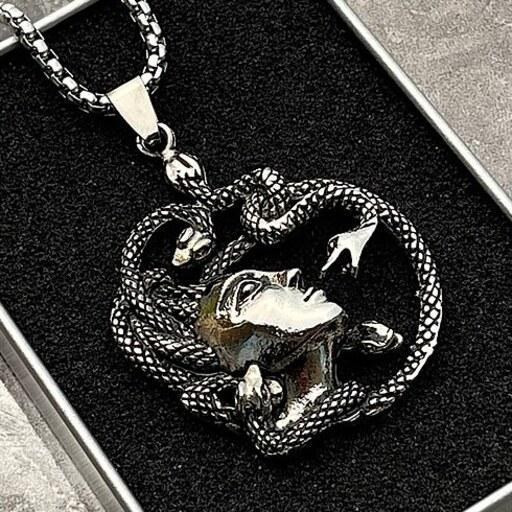 گردنبند و پلاک آویز استیل مدل مدوسا medusa رنگ ثابت کد ar
