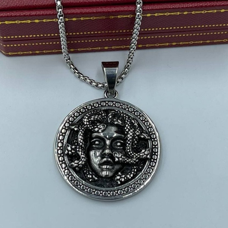 گردنبند و پلاک آویز استیل طرح مدوسا medusa طرح ورساچ رنگ ثابت کد ar