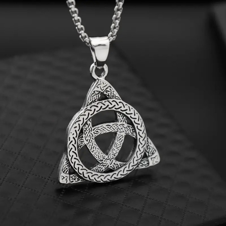 گردنبند و پلاک آویز استیل طرح مثلث و حلقه بی نهایت رنگ ثابت کد ar