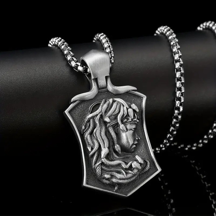 گردنبند و پلاک آویز استیل مدال مدوسا medusa طرح ورساچ رنگ ثابت کد ar