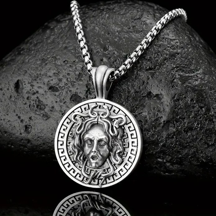 گردنبند و پلاک آویز استیل مدوسا medusa طرح ورساچ رنگ ثابت کد ar