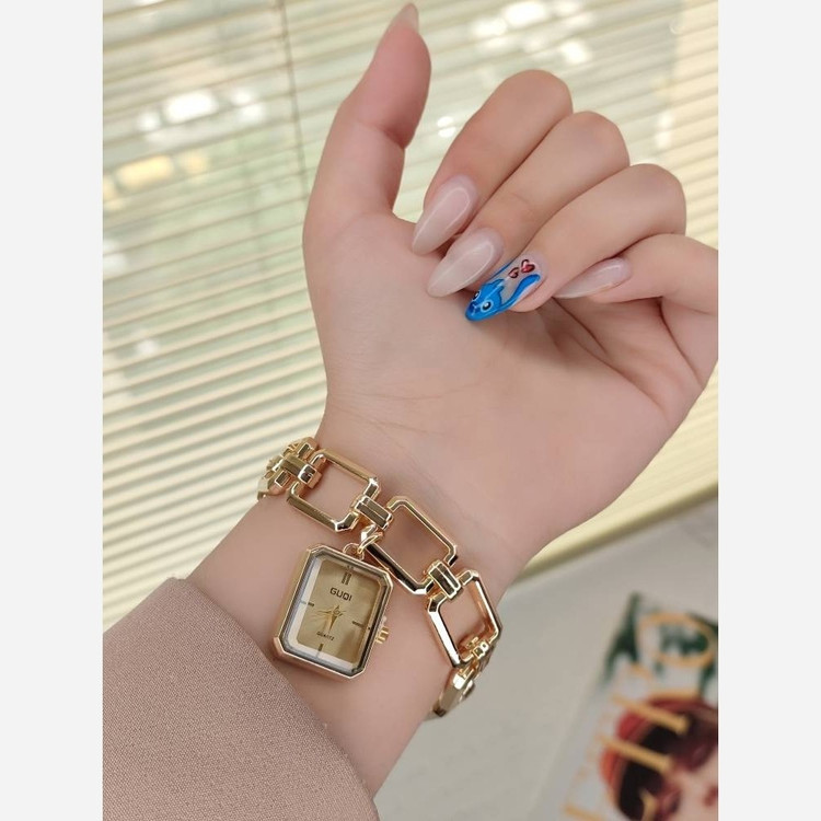 ساعت زنانه مارک GUQi 6908633974