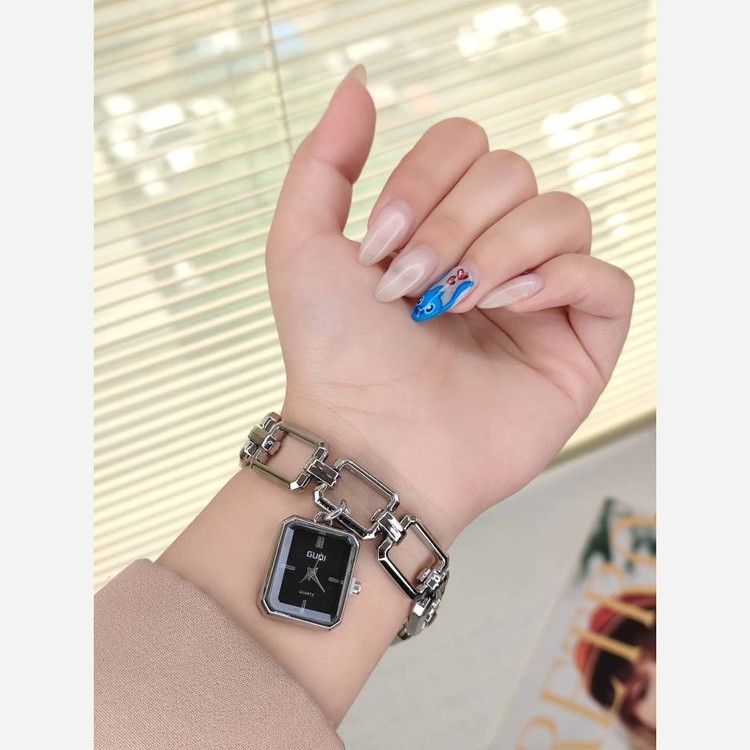 ساعت زنانه مارک GUQi 6908633974