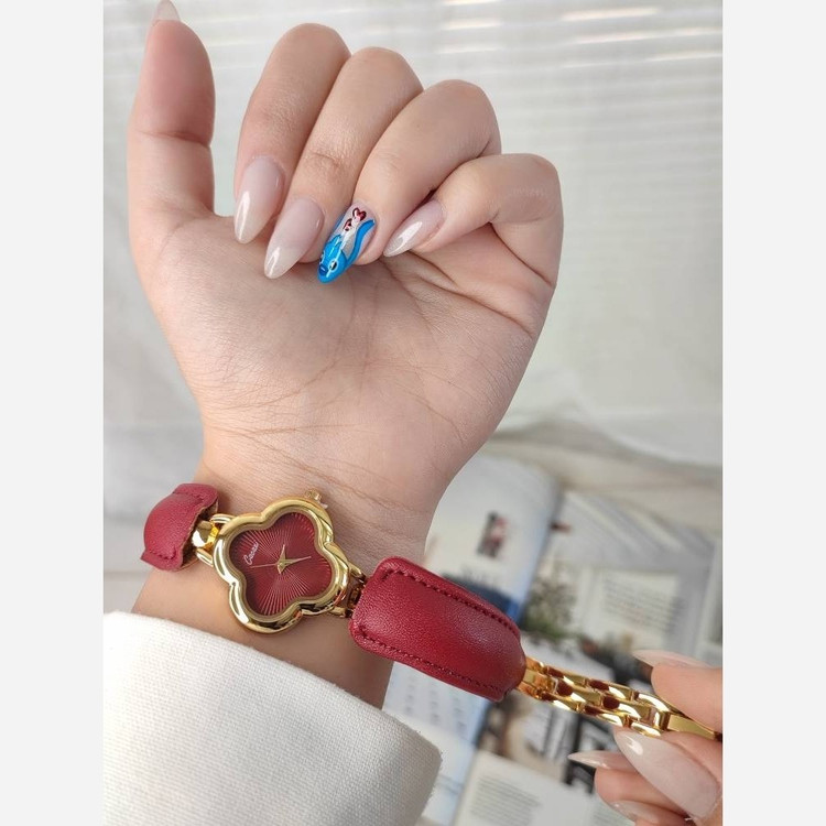 ساعت زنانه ونکلیف بند چرمی مارک cacaxi 18003231