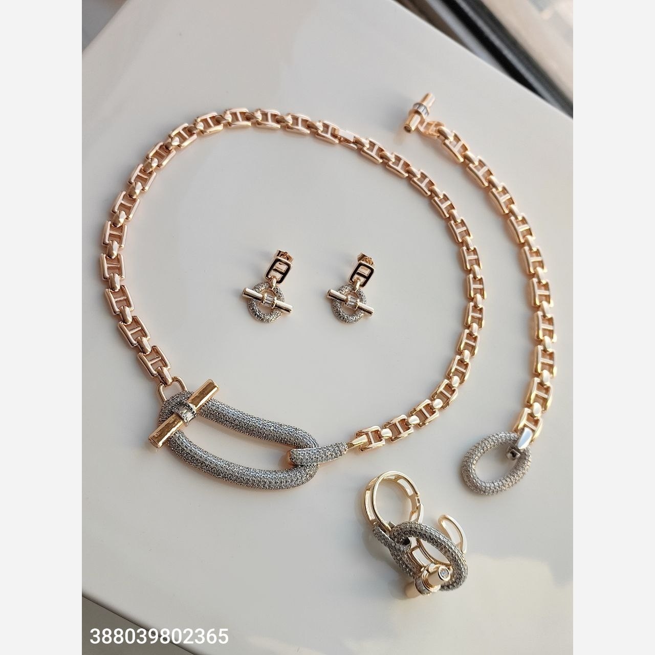 سرویس نگین دار مارک هرمس 388039802365 طراحی لوکس با جزئیات درخشان و ترکیب رنگی جذاب