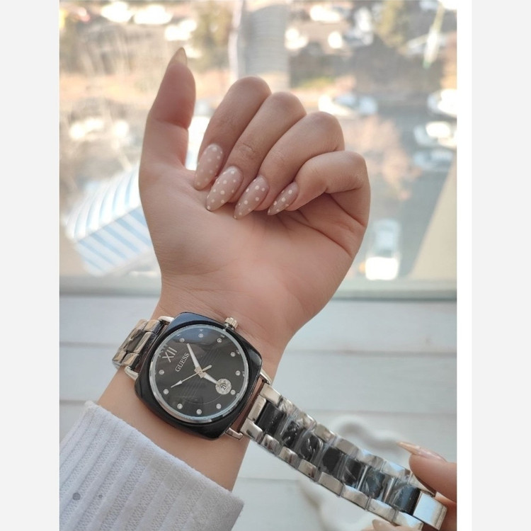 ساعت زنانه طرح سرامیکی مارک GUESS