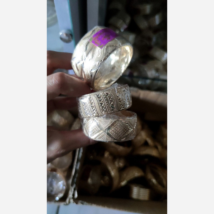 النگو بچگانه طلاروس ابکاری شده رنگ ثابت