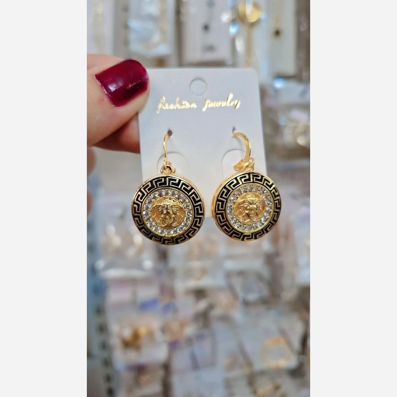 گوشواره ورساچه طرح طلا سیاه قلم رنگ ثابت