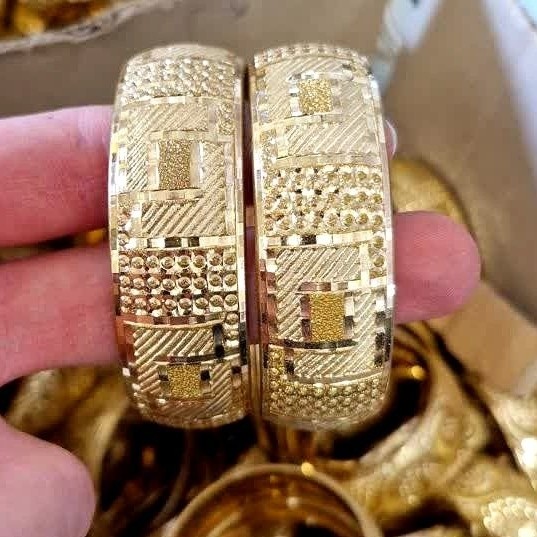 النگو زنانه رنگ ثابت طرح طلا بسیار باکیفیت