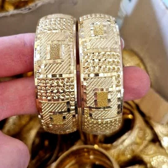 النگو زنانه رنگ ثابت طرح طلا بسیار باکیفیت