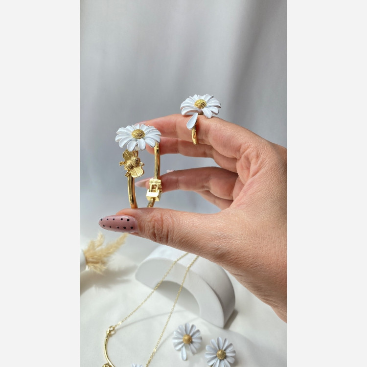 سرویس زنانه مدل گل بابونه رنگ ثابت ضد حساسیت