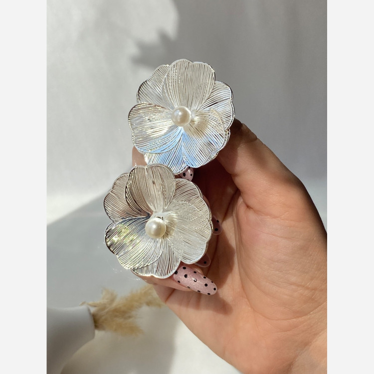 گوشواره زنانه طرح گل سبک و راحت