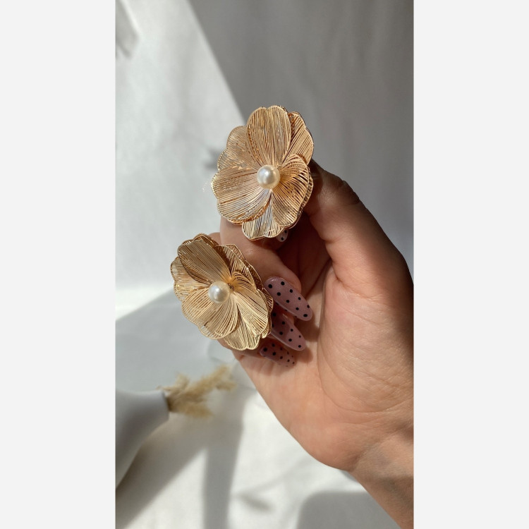 گوشواره زنانه طرح گل سبک و راحت