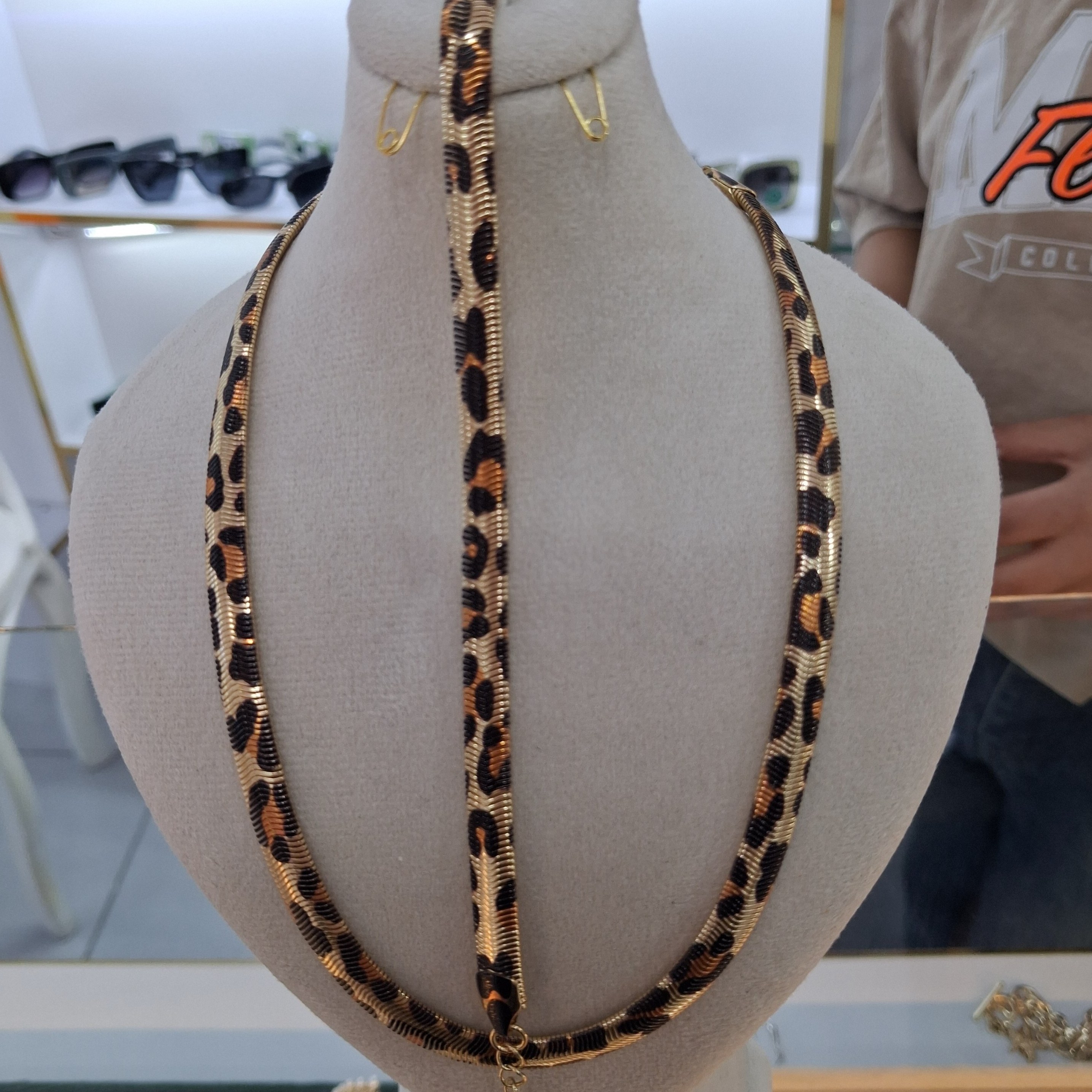 ست گردنبند و دستبند پلنگی زنانه