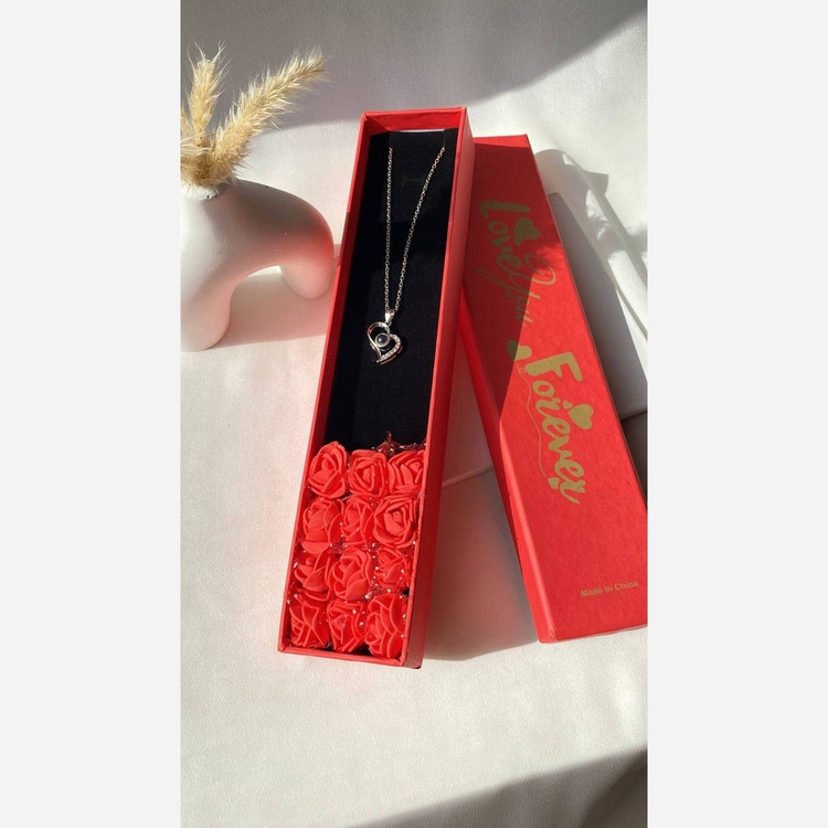باکس هدیه گردنبند همراه گل