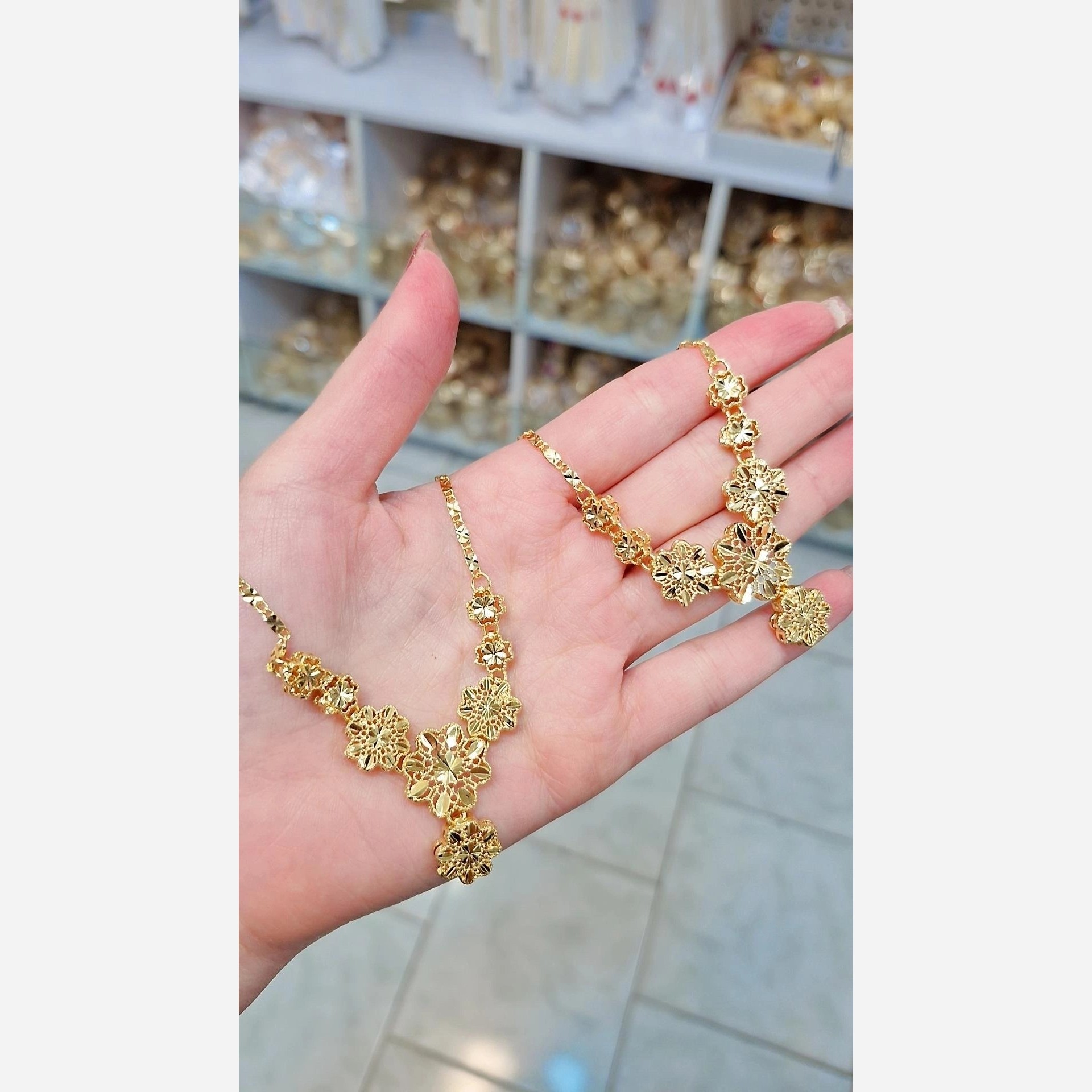 سینه ریز رنگ ثابت کار شده جدید طرح طلا