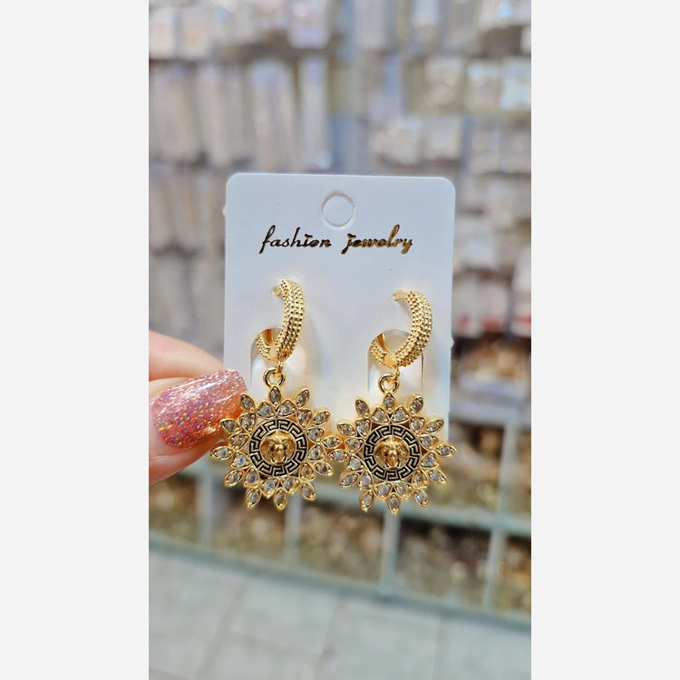 گوشواره ورساچه طرح جدید مشابه طلا رنگ ثابت