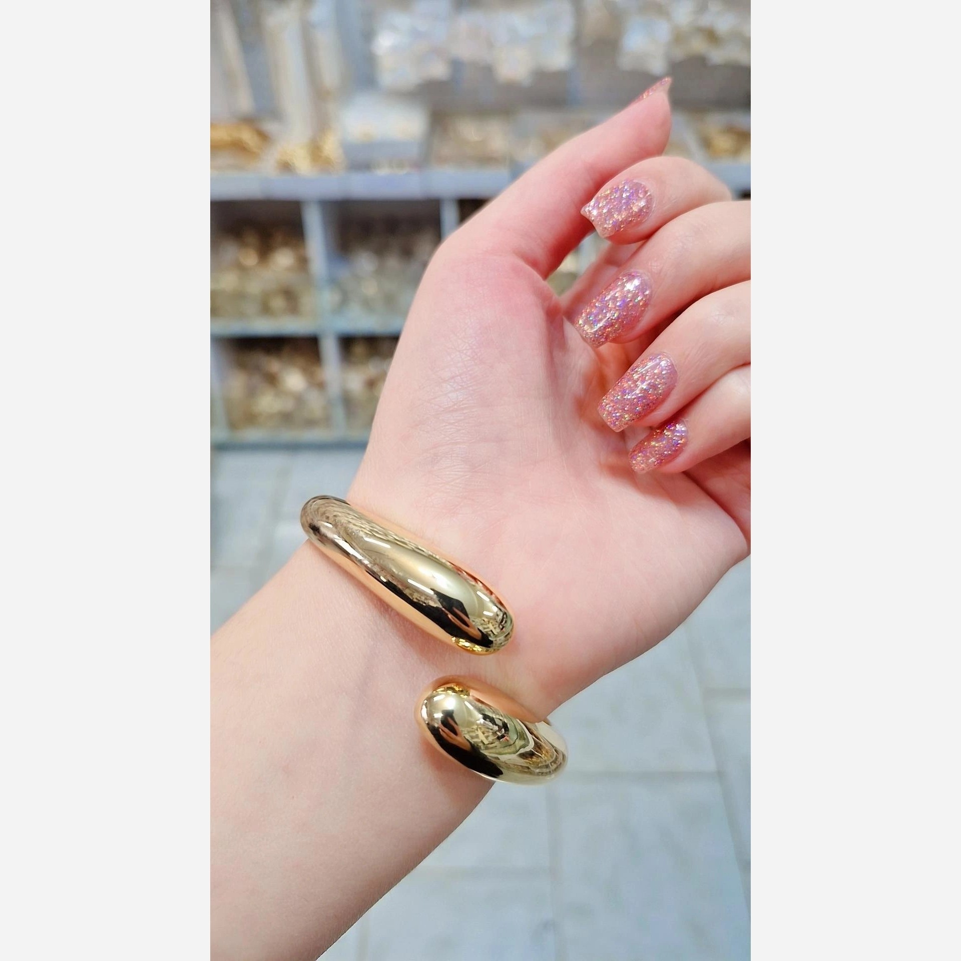دستبند زنانه بنگل طرح طلا