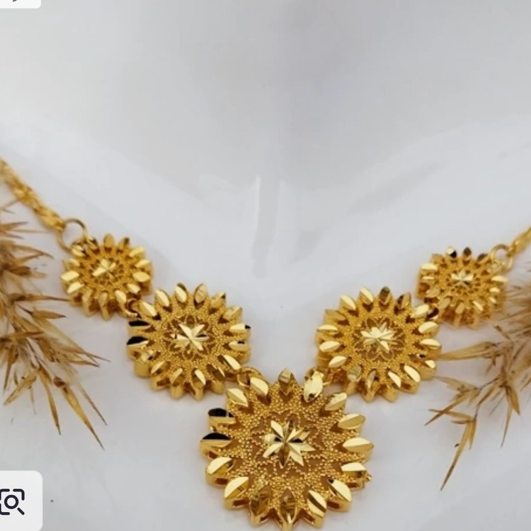 گردنبند طرح گل طلاروس زنانه