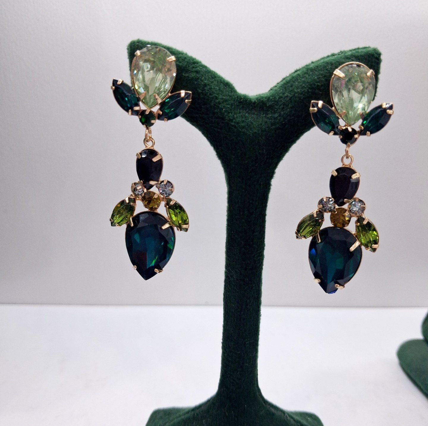 گوشواره طرح جواهری مجلسی شیک رنگ ثابت