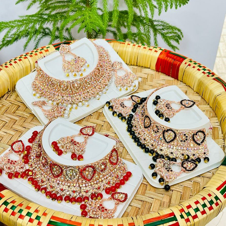 سرویس زنانه سینه ریز گوشواره و آویز پیشانی