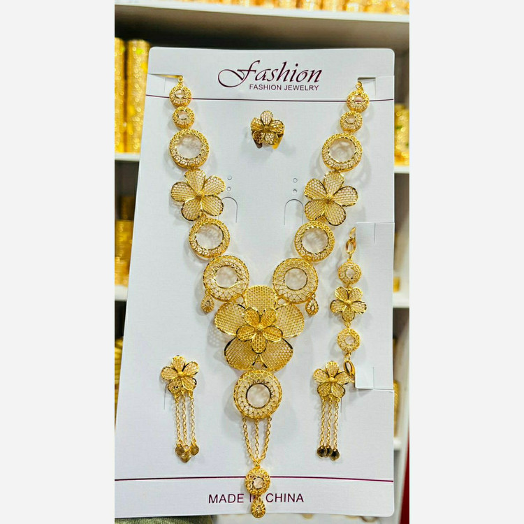 سرویس طرح طلا سرویس رنگ ثابت سرویس زنانه سینه ریز سرویس آبکاری طلا سینه ریز طرح طلا