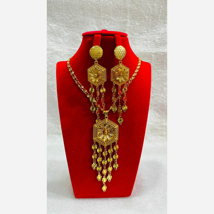 سرویس طرح طلا سرویس رنگ ثابت سرویس زنانه سینه ریز سرویس آبکاری طلا سینه ریز طرح طلا