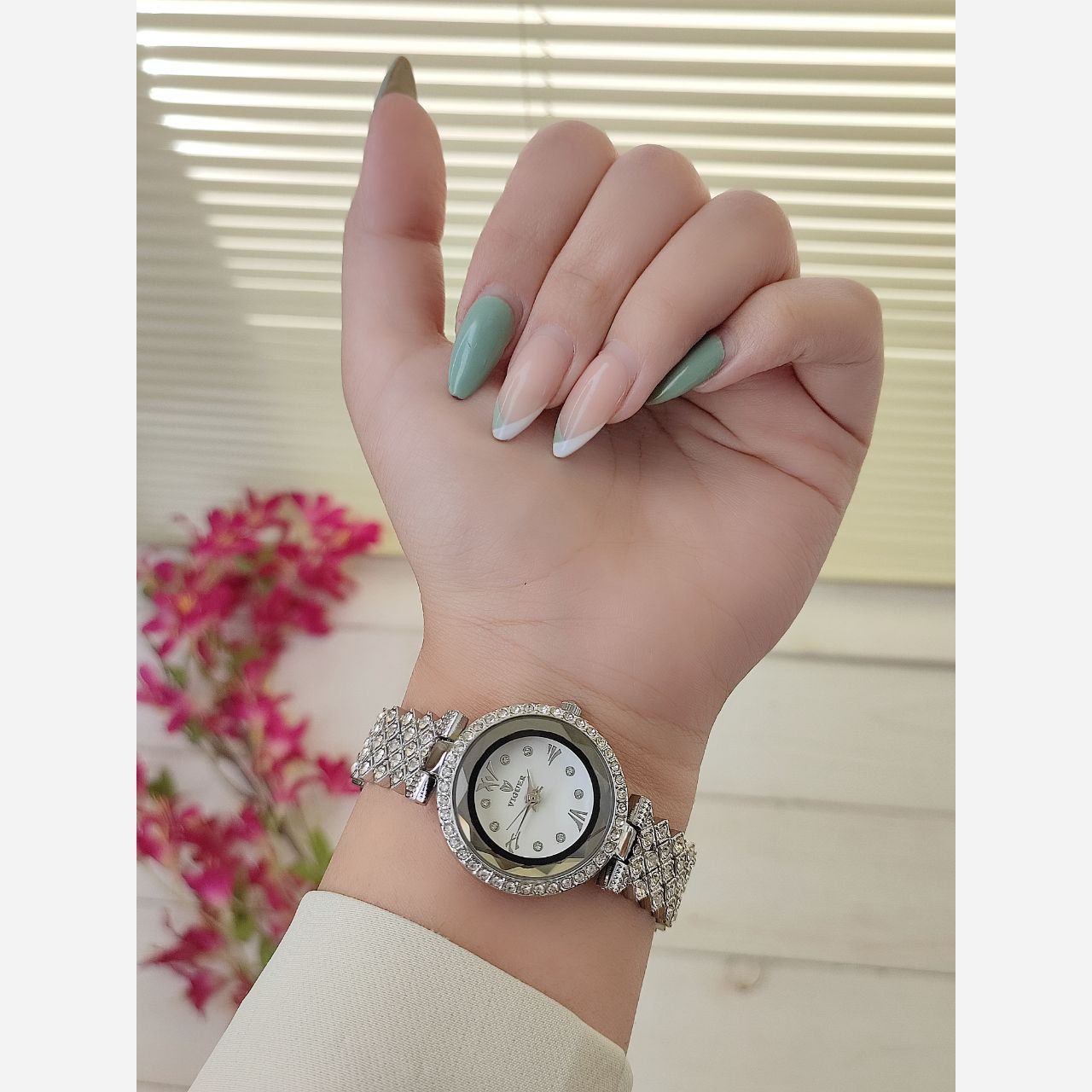 ساعت مچی زنانه و دخترانه کد 8جدید