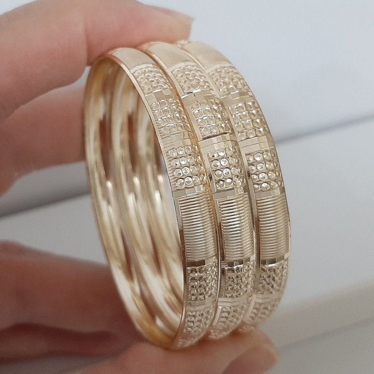 النگو طلاروس بسیار با کیفیت پک 3 تایی کاملا رنگ ثابت و مناسب استفاده دائم