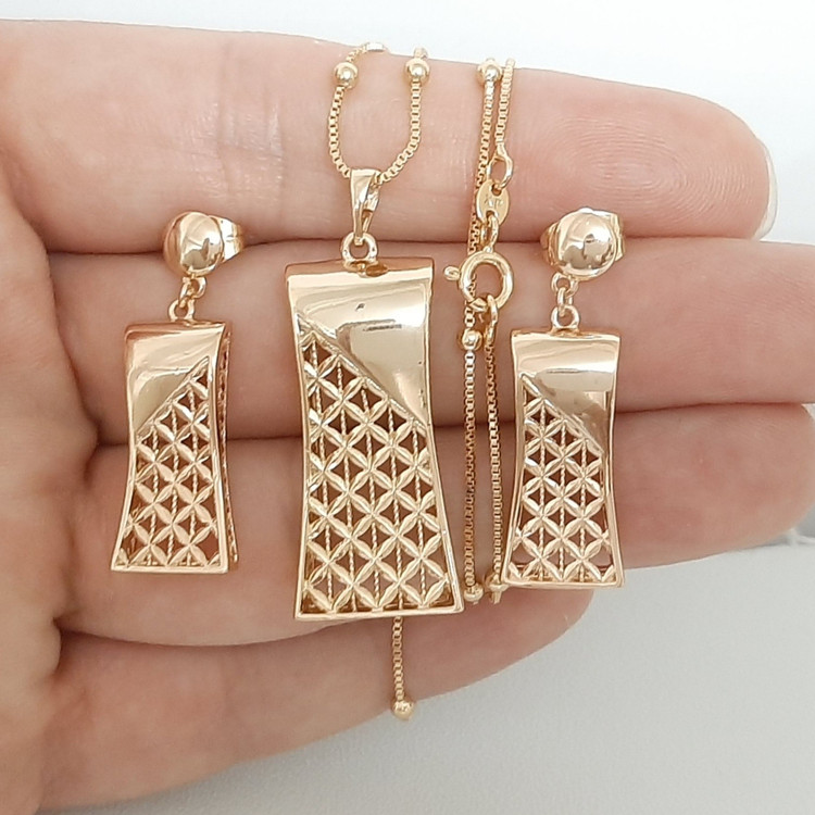 نیمست ژوپینگ رنگ ثابت با طلا مونمیزنه بدون زنجیر 950 تومن ورق بزنید لطفا