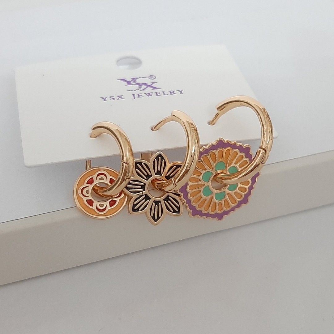 گوشواره رنگثابت 3 لنگه برای 3 تا سوراخ گوش برند YSX با آبکاری طلا ورق بزنید لطفا