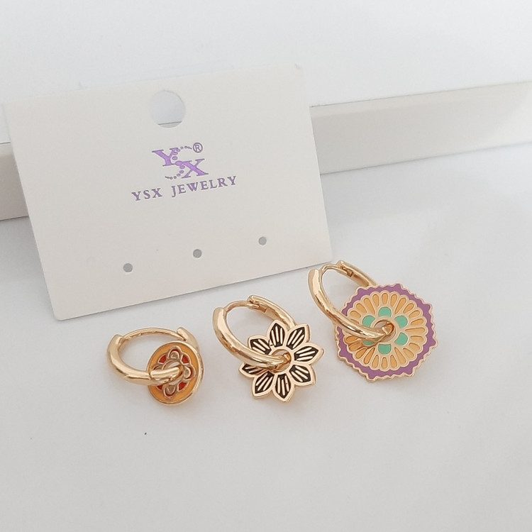 گوشواره رنگثابت 3 لنگه برای 3 تا سوراخ گوش برند YSX با آبکاری طلا ورق بزنید لطفا