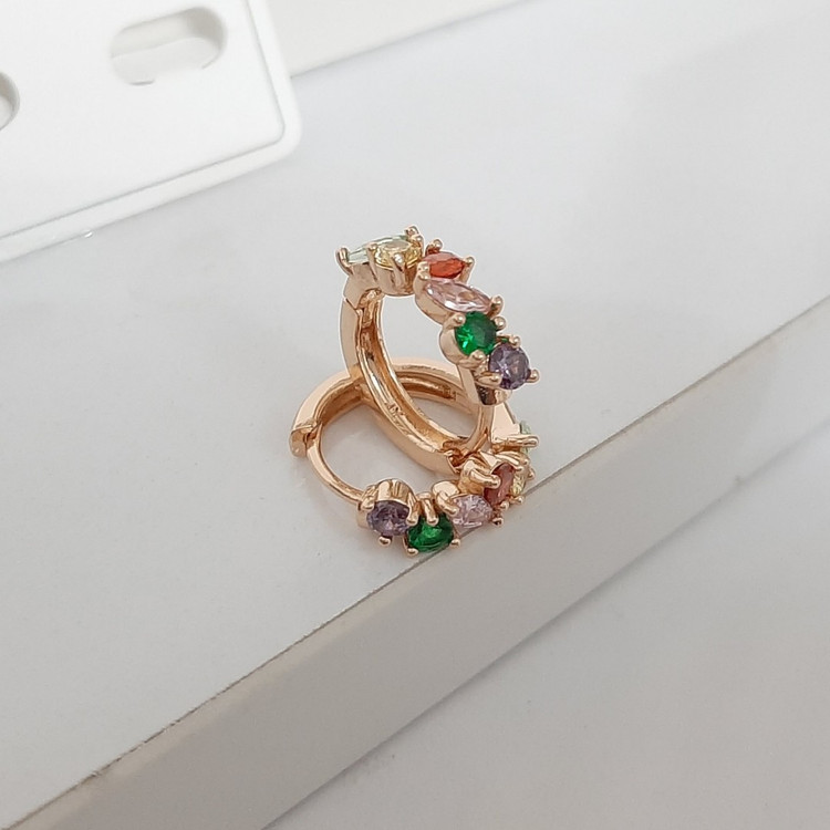 گوشواره ژوپینگ نگین رنگی کاملا رنگ ثابت با آبکاری طلا و مناسب استفاده مدام ورق بزنید لطفا