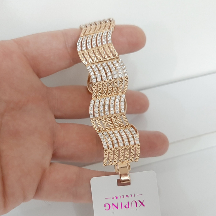 دستبند ژوپینگ لاکچری کاملا رنگ ثابت با طلا مونمیزنه و مناسب استفاده مدام ورق بزنید و توضیحات رو بخونید لطفا