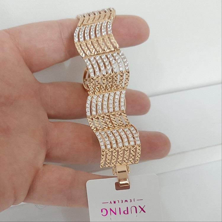 دستبند ژوپینگ لاکچری کاملا رنگ ثابت با طلا مونمیزنه و مناسب استفاده مدام ورق بزنید و توضیحات رو بخونید لطفا